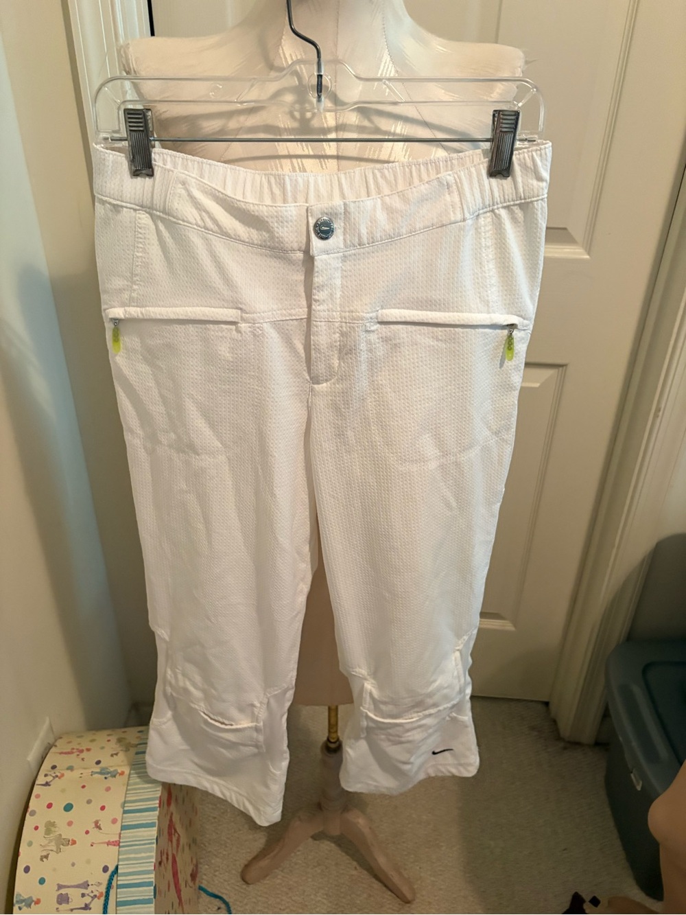 Nike women’s cropped pants S (4-6) pique fabric $68